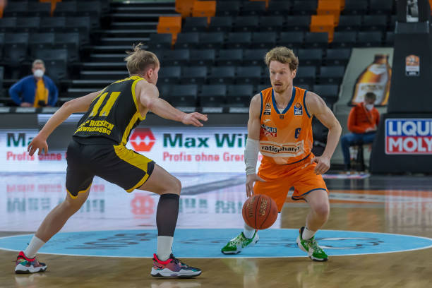 表现出明显 表现出明显